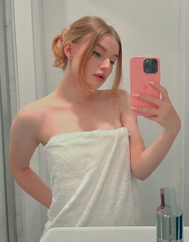  Алина